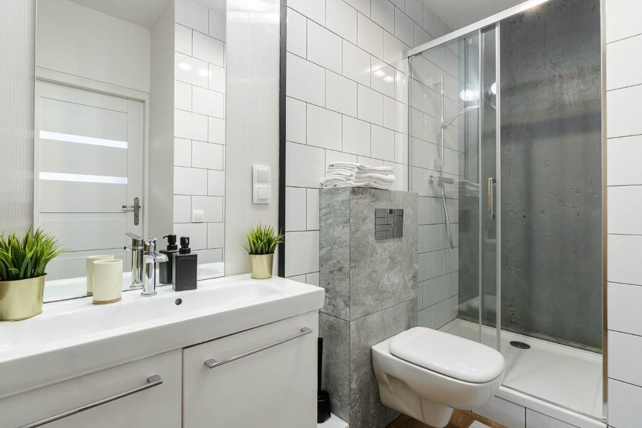 Stylish Apartment In The City Center Of Варшава Екстериор снимка