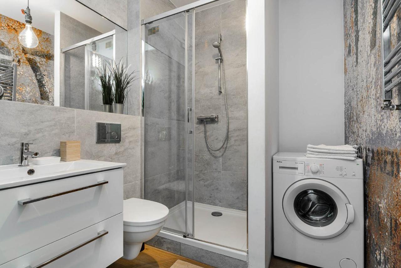 Stylish Apartment In The City Center Of Варшава Екстериор снимка
